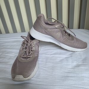 Nike Women's Tanjun Light Pink/ Mauve Mesh Running Sneakers Size 12